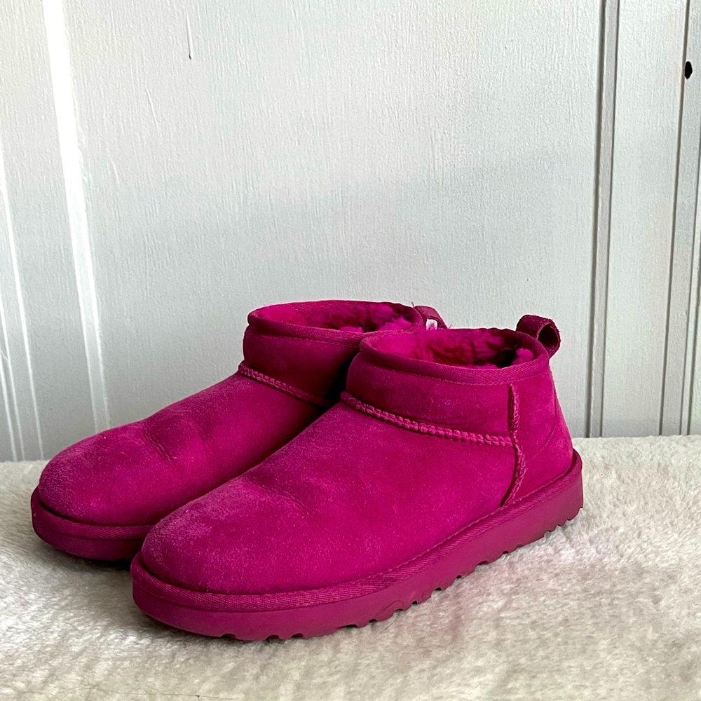 UGG ultra mini classic boot in dragonfruit pink, size 7
